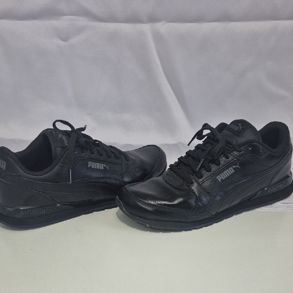 PUMA Men's Black Leather Sneakers